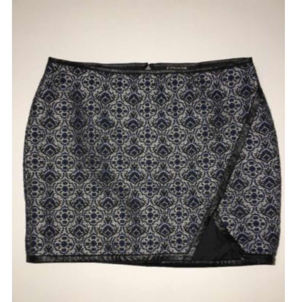 Express Skirt Size 2 Womens Length 15 inches NWT